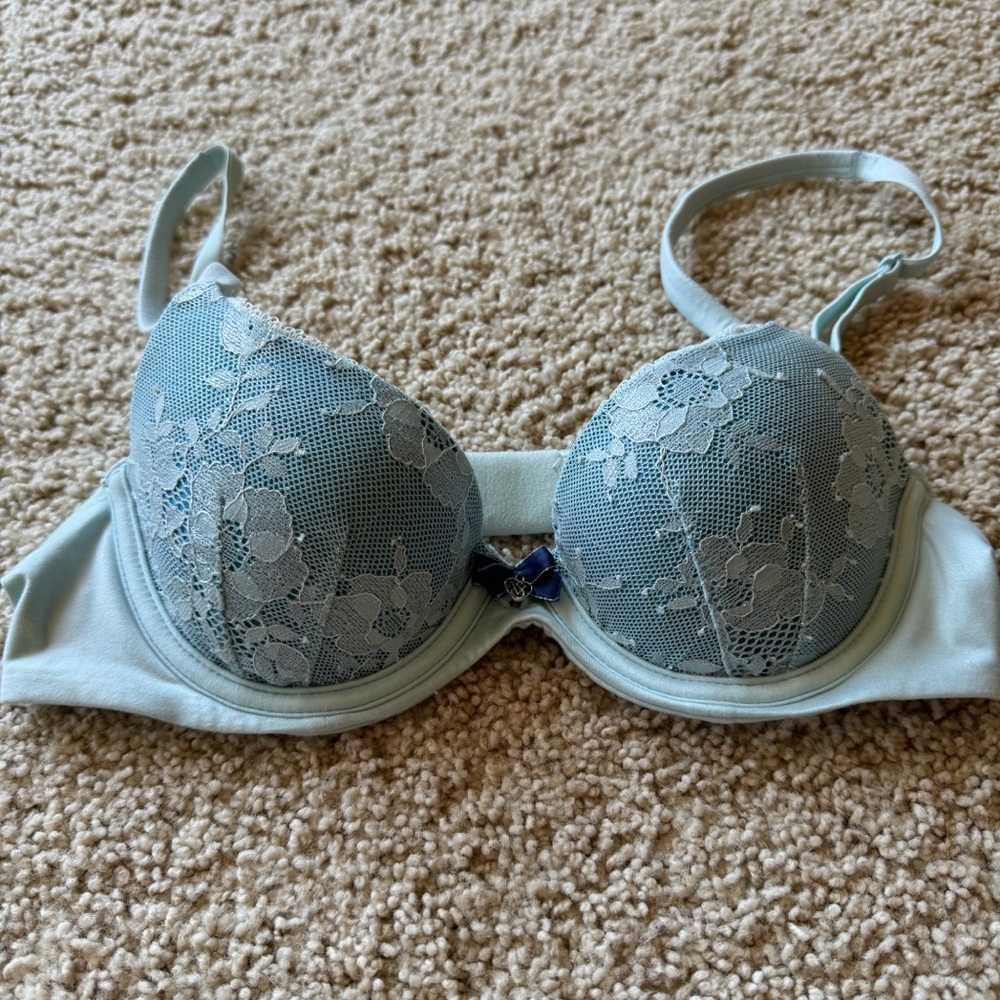 Victoria’s Secret Body by Victoria Blue Lace Lined Demi Bra 32A